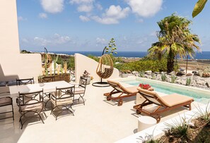 Villa luxueuse, 3 chambres, piscine privée, vue sur la mer | Terrasse/patio
