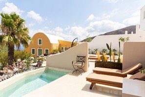 Exclusive Villa, 2 Bedrooms and 1 Attic, Private Pool, Sea and Sunset View | Terrazza/patio