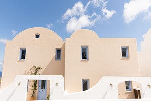 Front of property - Pink Freud Villas Santorini (Santorini)
