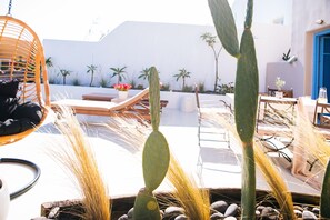 Luxury Villa, 3 Bedrooms, Private Pool, Sea View | Terrace/patio - Pink Freud Villas Santorini (Santorini)