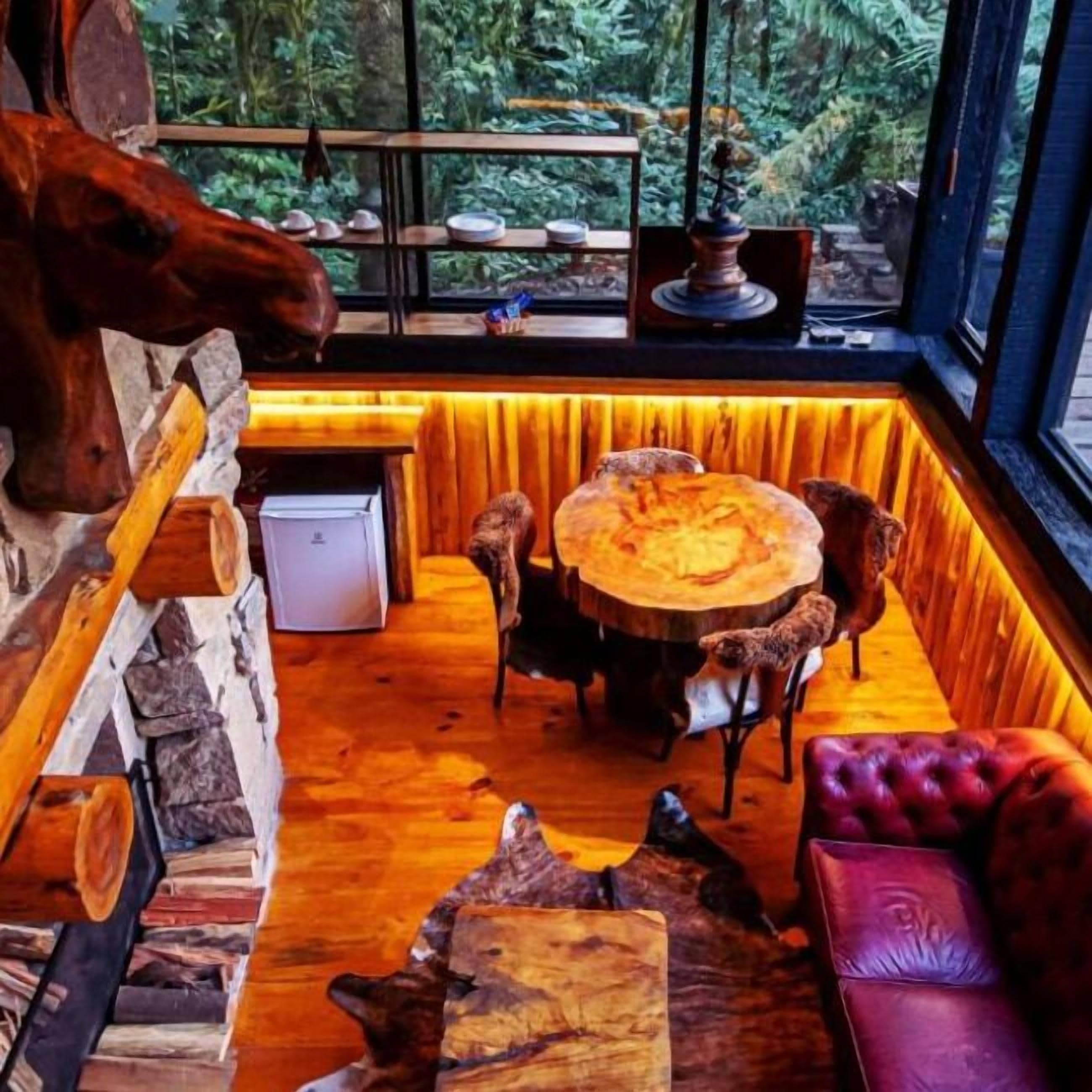 Een 32-inch lcd-televisie met kabelzenders