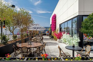 Café da manhã, almoço e jantar; culinária japonesa 