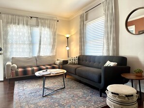 Smart TV, fireplace, books - Sunny Stifft’s Station/Capital View: Off Street Parking AT&T Fiber (Little Rock)