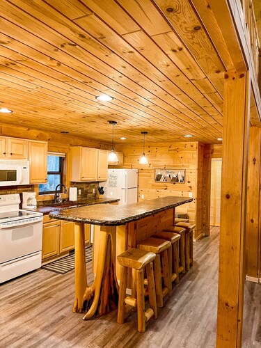 Cozy & Quiet Shanty Creek Log Cabin 3/4 mile from the Base of Schuss Mountain!