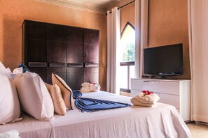 4 Schlafzimmer, Bügeleisen/Bügelbrett, Bettwäsche
