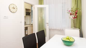 City Apartment | Private kitchen | Fridge, stovetop, dishwasher, electric kettle