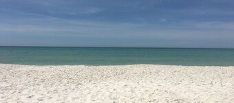 Family & Pre-Approved Pet Friendly Condo No elevators 3 bedrooms 3 bathrooms