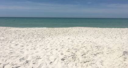 Family & Pre-Approved Pet Friendly Condo No elevators 3 bedrooms 3 bathrooms