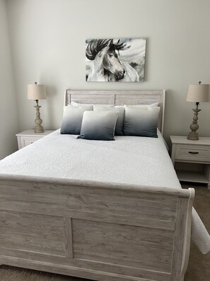 2 slaapkamers, een bureau, een strijkplank/strijkijzer, gratis wifi