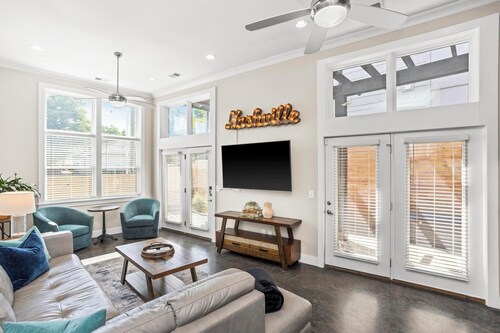 5-Star Music Row House-Walk Everywhere! Sleeps-12  Permit #2021036220