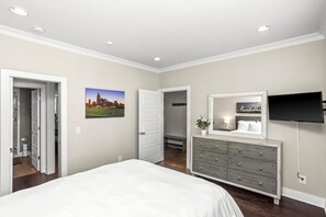 5 bedrooms, iron/ironing board, free WiFi, bed sheets