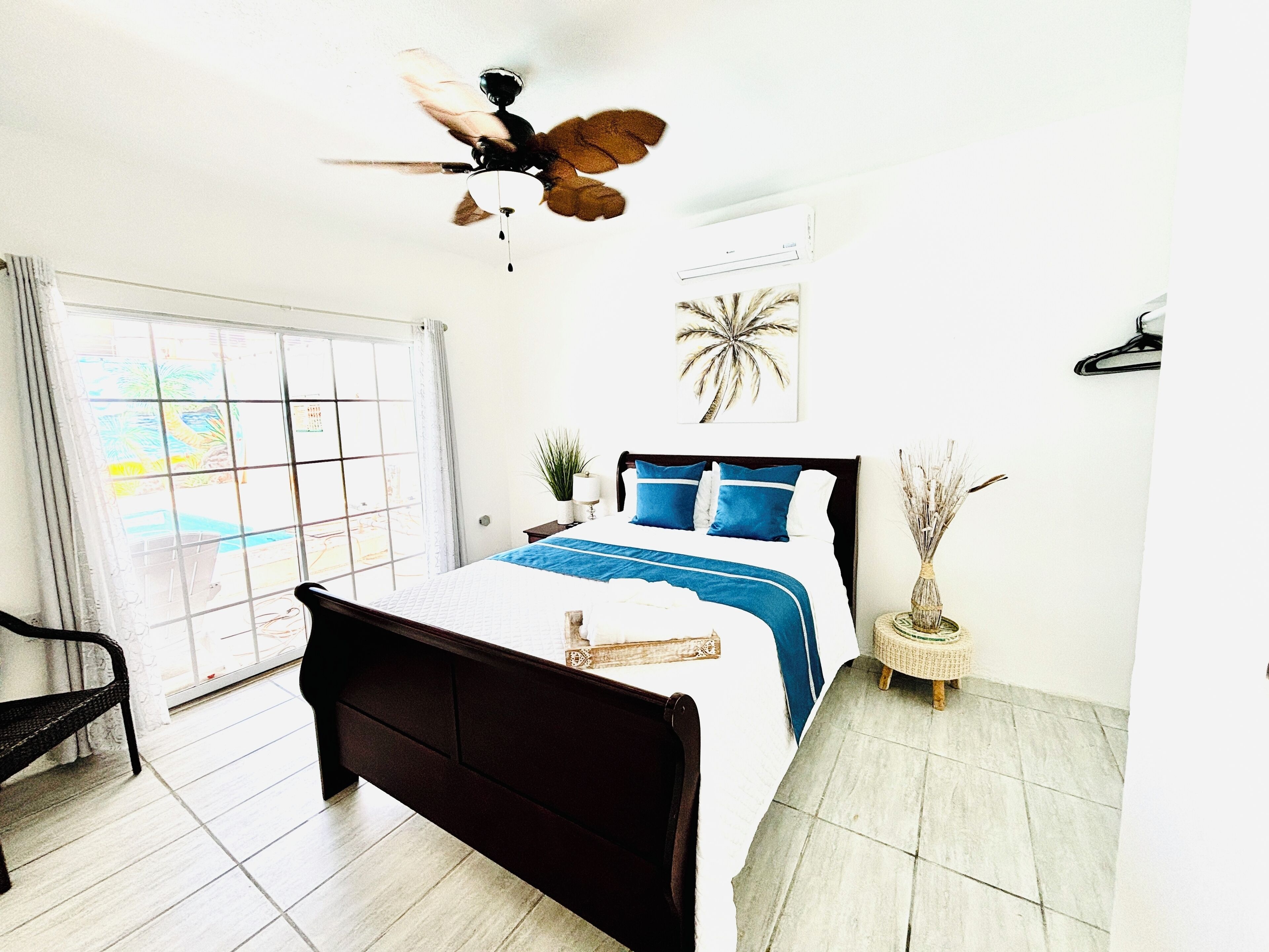 10 habitaciones, escritorio, tabla de planchar con plancha y wifi 