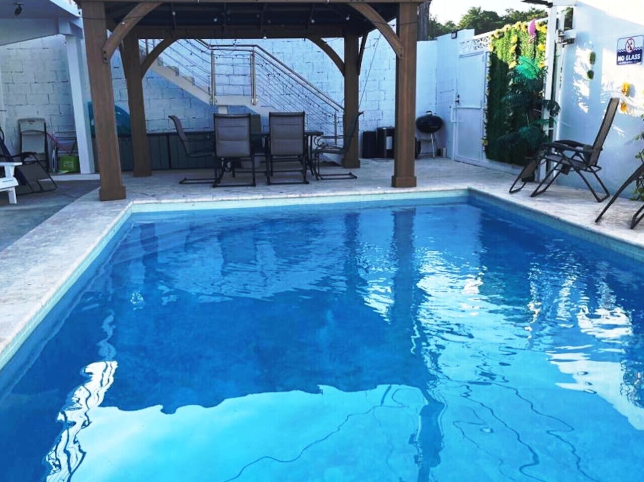 Una piscina a sfioro