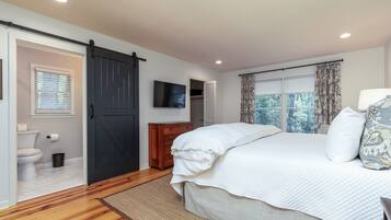 3 chambres, bureau, fer et planche Ă repasser, lit parapluie