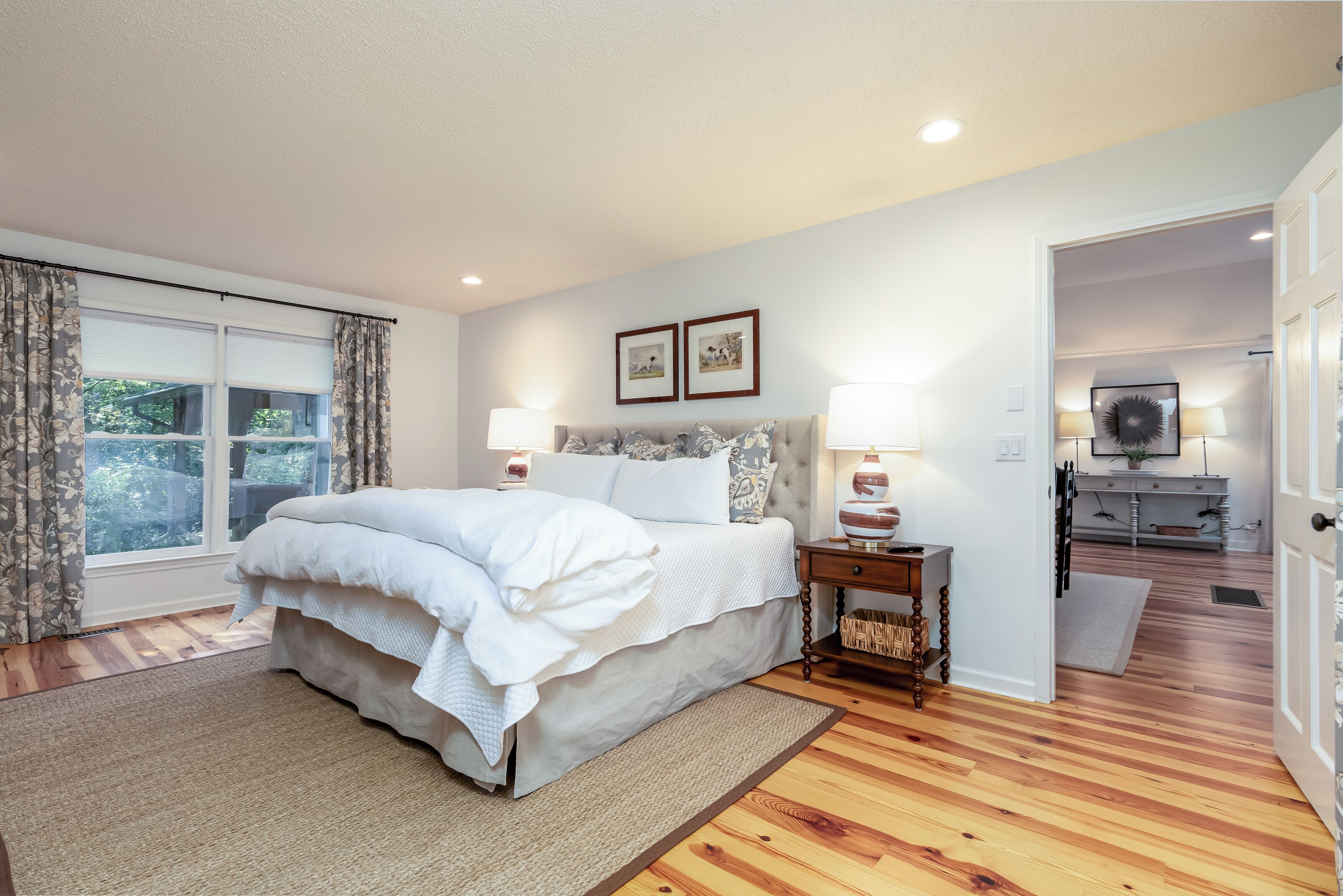 3 bedrooms, desk, iron/ironing board, travel cot