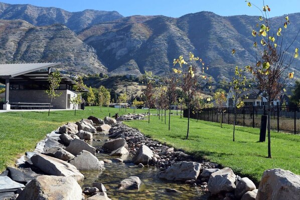 المنطقة المحيطة بالمنشأة