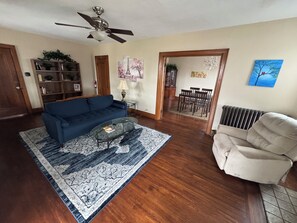 Smart TV, fireplace - A#2 Executive 1BRApartment Prime Location Near Hospitals Downtown & Universities (Cincinnati)