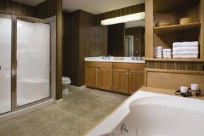 Bathtub, hair dryer, towels, soap - Smugglers Notch Resort, Vermont, 4 Bedroom Presidential Condo Special Getaway (Cambridge,)