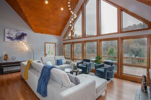 Living area - 4BR Family Retreat near Boone: Huge Yard, Fire Pit & Game Room (Boone)