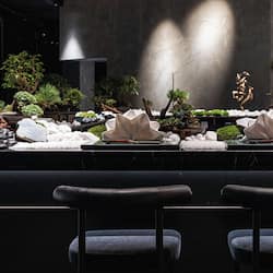 4 restaurants, breakfast, lunch, dinner served; Italian cuisine