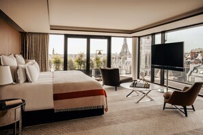Suite, 1 King Bed, Tower | Premium bedding, minibar, in-room safe, blackout curtains - Bvlgari Hotel Paris (Paris)