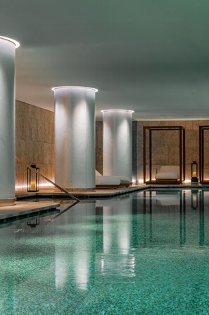 Indoor pool - Bvlgari Hotel Paris (Paris)