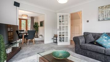 Comfort House | Living area | Flat-screen TV