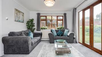 Comfort House | Living room | Flat-screen TV