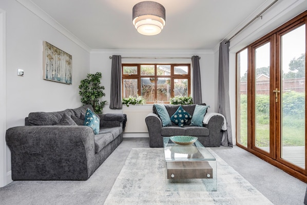 舒适独立别墅 | 客厅 | 平板电视