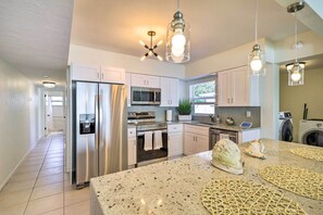 Fridge, microwave, stovetop, dishwasher - Cute & Cozy Florida Duplex: Walk to Beaches! (Cocoa Beach)