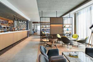 Bar (on property) - Courtyard by Marriott Exeter Sandy Park (Exeter)