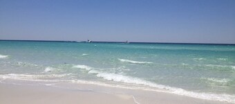 3000 Sq Ft Beach Home for 18, Private Pool & Beach Front Pool/Hot Tub, Dog OK
