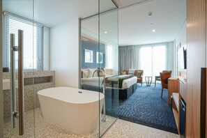 Junior Room, 1 King Bed, City View | In-room safe, desk, laptop workspace, soundproofing - The Langlands Hotel (Invercargill)