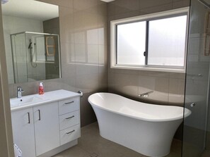 Bathtub
