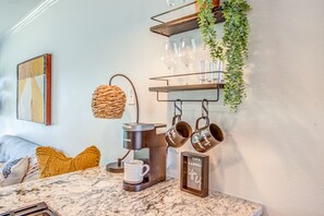 Interior - Incredible Views, King Bed, Romantic Getaway! (Hot Springs)