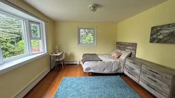 4 makuuhuonetta, työpöytä, ilmainen Wi-Fi, vuodevaatteet