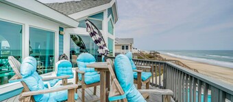 Grand Seaside Escape w/ Direct Beach Access!