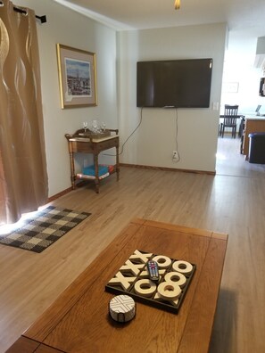 Smart-TV, peis, videospill og bøker