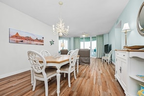 Dining - "Luxurious Gulf-Front Condo" Watch the Dolphins Play from Your Private Balcony (Navarre)