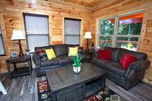 Smart TV, fireplace, table football - ❅Winter Fun!❅ Private Indoor Pool☆Hot Tub☆Game Room☆Zipline☆Near Pigeon Forge (Sevierville)