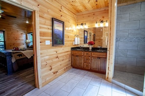 5 habitaciones, tabla de planchar con plancha y wifi gratis