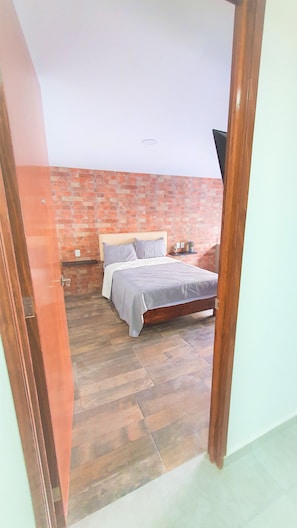 1 soverom, strykejern/-brett, wi-fi (inkludert) og sengetøy