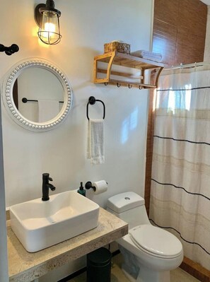 Dusche, Handtücher, Seife, Toilettenpapier