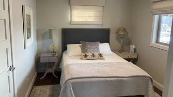 1 habitación, escritorio, tabla de planchar con plancha y wifi