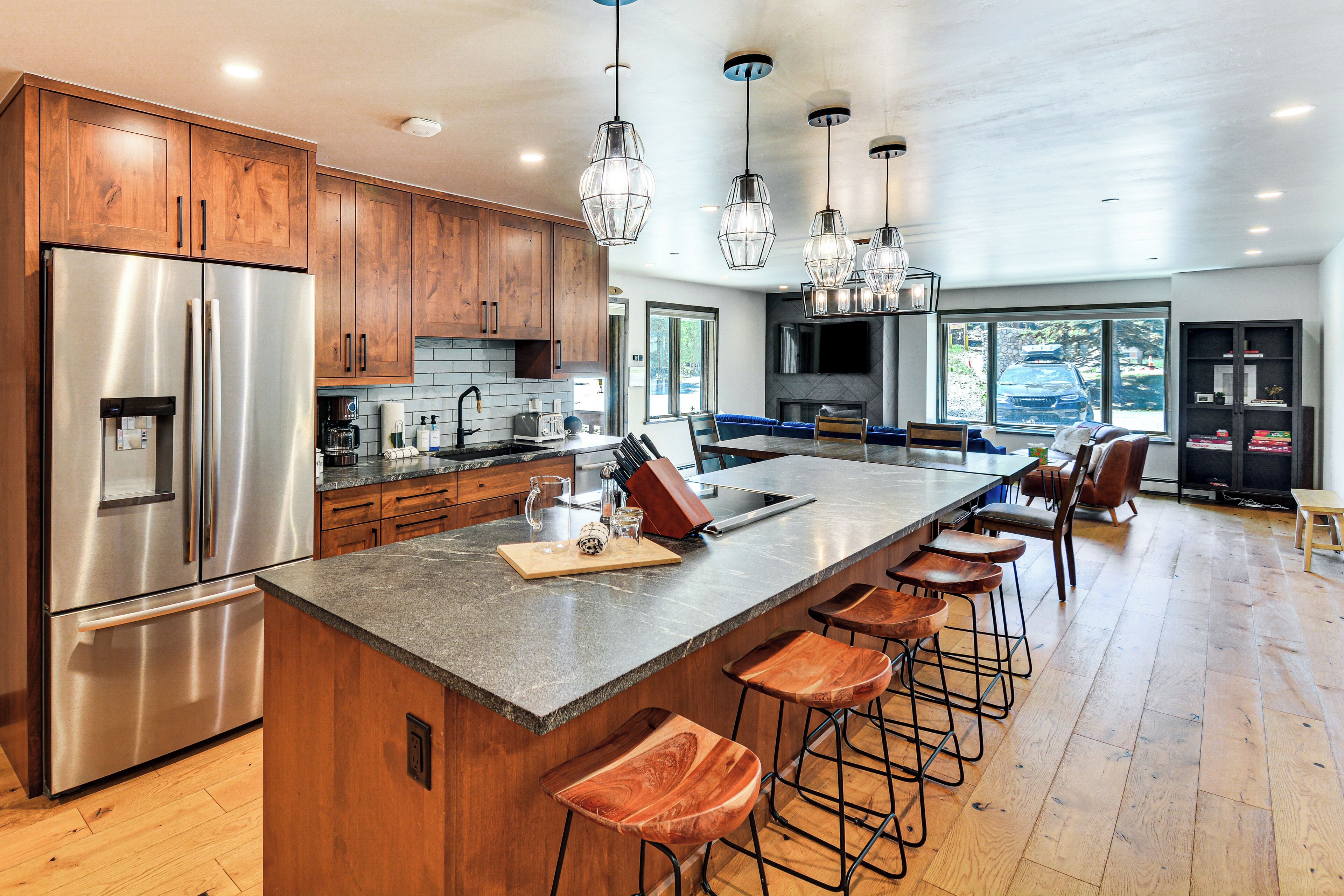 Fridge, microwave, stovetop, dishwasher