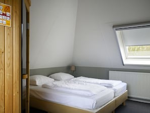 3 bedrooms, travel cot, free WiFi, bed sheets