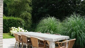 An outdoor dining area with a rectangular table and six wicker chairs. - Stunning private villa for 8 guests with WIFI, TV, terrace and pets allowed (Burgum)