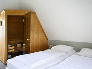 3 bedrooms, travel crib, free WiFi, bed sheets