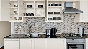 Refrigerador, microondas, horno y lavavajillas 