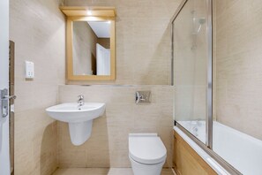 Hårtork och handdukar